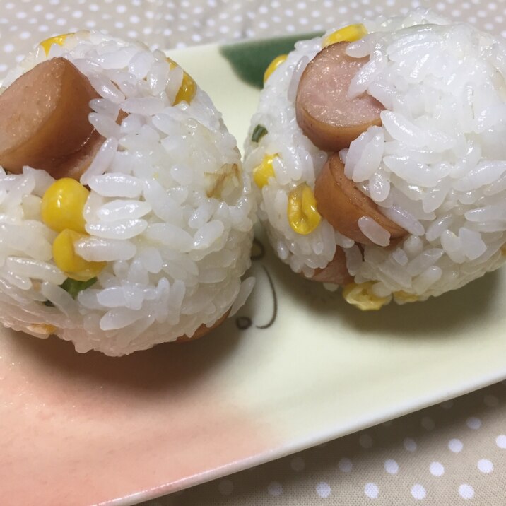 ウィンナー ネギ コーンの具沢山おにぎり レシピ 作り方 By あやぴー 楽天レシピ ウィンナー ネギ コーンの具沢山おにぎり レシピ 作り方 By あやぴー 楽天レシピ
